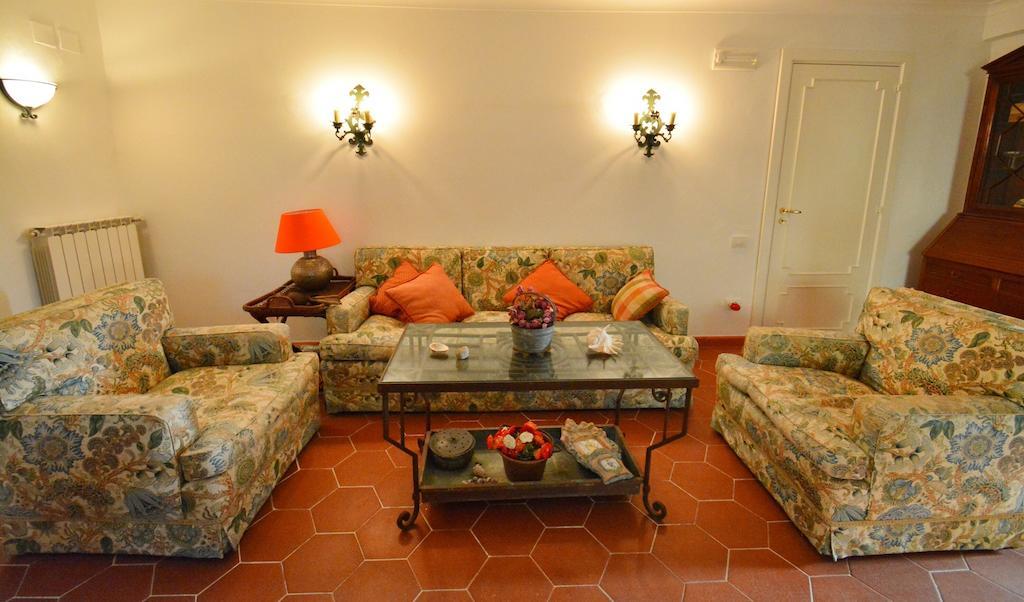 Neranya Apartment มัสซาลูเบรนเซ ห้อง รูปภาพ