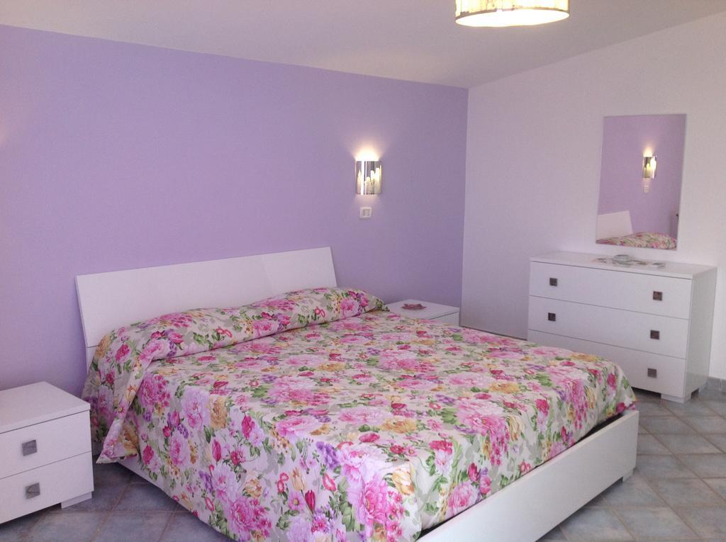 Neranya Apartment มัสซาลูเบรนเซ ห้อง รูปภาพ